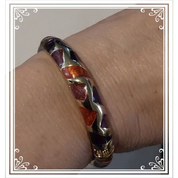 Pretty Vintage Goldtone Multi-Color Enamel Hinged Bangle Bracelet - Picture 2 of 2